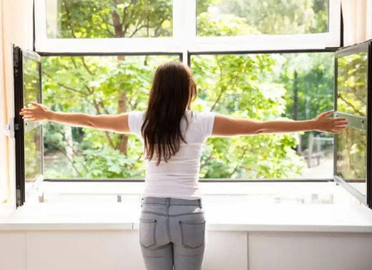 schimmelprotektor_schimmel-im-haus_luftfeuchtigkeit_schimmelentfernung_schimmelgutachten_solingen_richtig-lueften_bild1