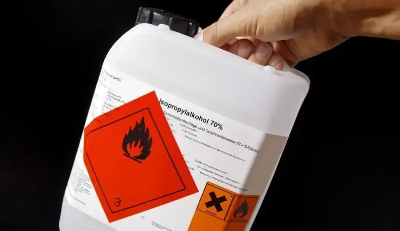 Isopropanol gegen Schimmel – Ist Hochprozentiges wirklich geeignet?