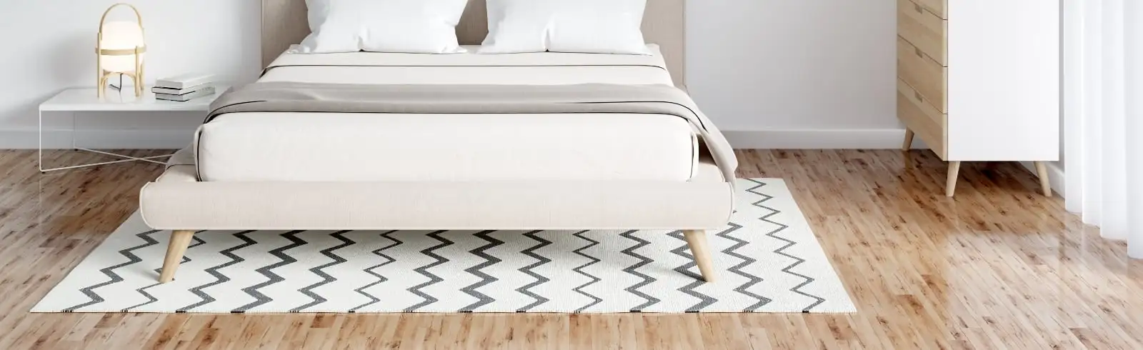 Schimmel unter dem Bett